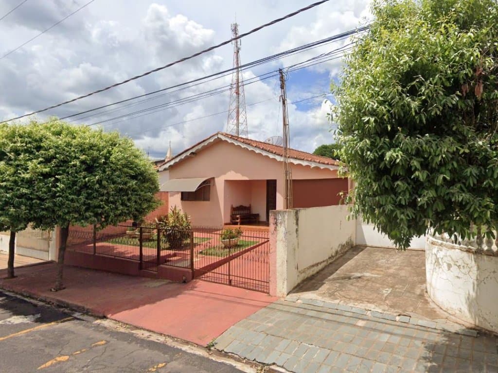 Foto 3 de 6: Casa em leilão em Ibirá - SP, bairro Centro — Parte Ideal (33,33%) sobre Casa em Terreno de 484 m² - Centro - Ibirá - SP