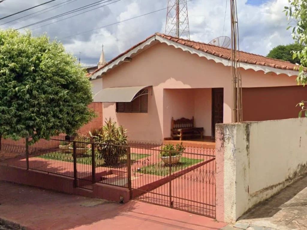 Casa em leilão em Ibirá - SP, bairro Centro — Parte Ideal (33,33%) sobre Casa em Terreno de 484 m² - Centro - Ibirá - SP