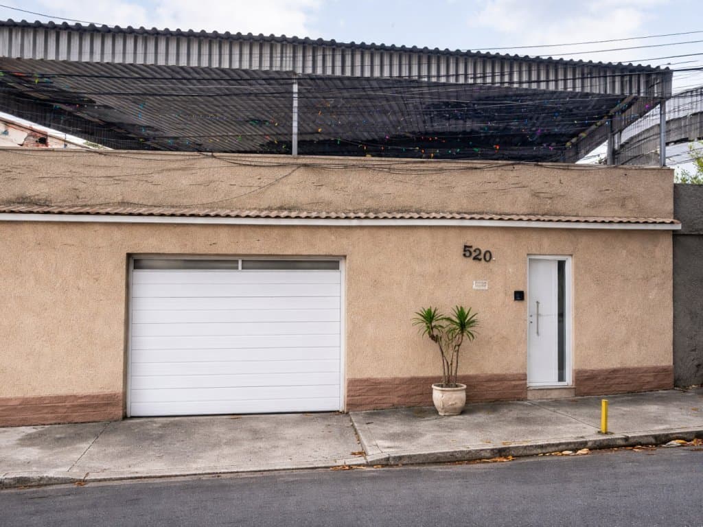 Foto 3 de 3: Casa em leilão em Rio De Janeiro - RJ, bairro Jardim Carioca — Casa 377 m² (privativa + comum) - Jardim Carioca - Rio de Janeiro - RJ