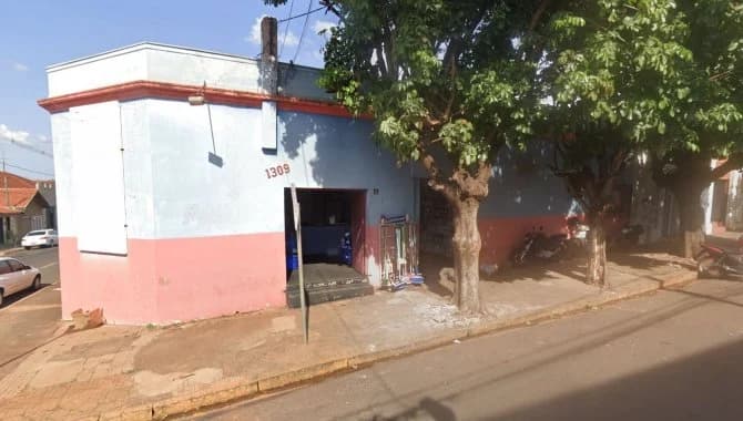 Foto 1 de 5: Imóvel em leilão em Barretos - SP, bairro Centro — Domínio Útil sobre Imóvel Comercial e Residencial com 384 m² (área construída) - Centro - Barretos - SP