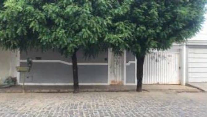 Foto 2 de 6: Casa em leilão em Santa Maria Da Vitória - BA, bairro Centro — Casa 249 m² - Centro - Santa Maria da Vitória - BA