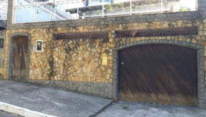 Foto 2 de 15: Casa em leilão em Rio De Janeiro - RJ, bairro Vila Valqueire — Casa 278 m² (privativa + comum) - Vila Valqueire - Rio de Janeiro - RJ