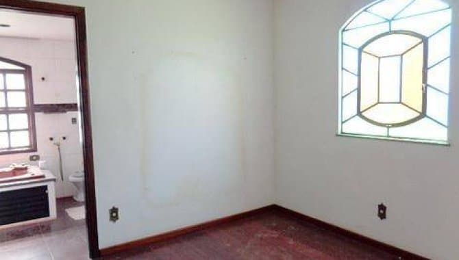 Foto 11 de 15: Casa em leilão em Rio De Janeiro - RJ, bairro Vila Valqueire — Casa 278 m² (privativa + comum) - Vila Valqueire - Rio de Janeiro - RJ