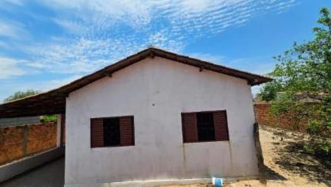 Foto 6 de 11: Casa em leilão em Urucuia - MG, bairro Centro — Casa 138 m² - Centro - Urucuia - MG