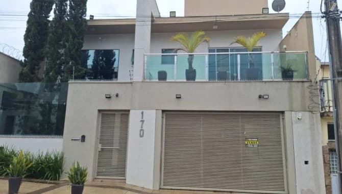 Casa em leilão em Divinópolis - MG, bairro Santa Tereza — Casa 400 m² - Santa Tereza - Divinópolis - MG