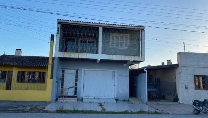 Casa em leilão em Santa Vitória Do Palmar - RS, bairro Centro — Casa 248 m² - Centro - Santa Vitória Do Palmar - RS