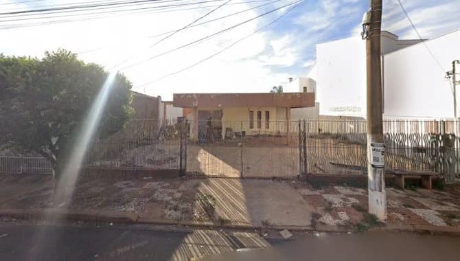 Casa em leilão em Assis - SP, bairro Centro — Casa 292 m² - Centro - Assis - SP