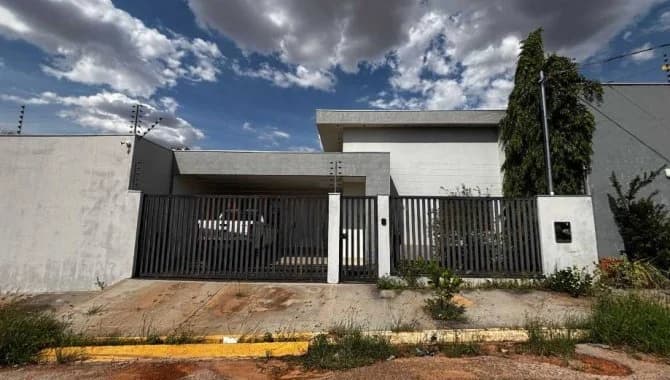 Foto 5 de 6: Casa em leilão em Rondonópolis - MT, bairro Loteamento Parque dos Lírios — Casa 289 m² - Loteamento Parque dos Lírios - Rondonópolis - MT