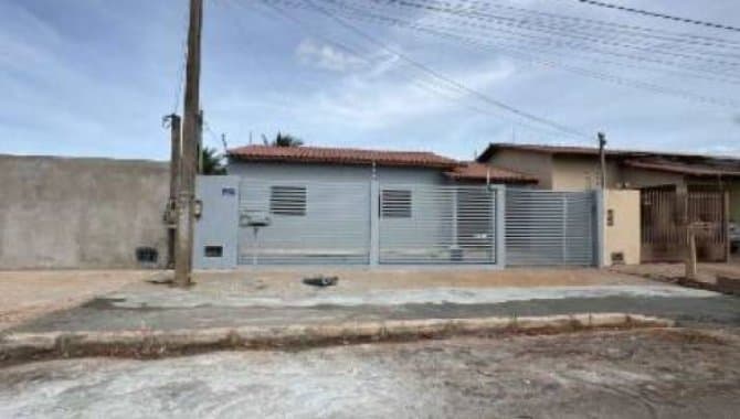 Foto 2 de 3: Casa em leilão em Luís Eduardo Magalhães - BA, bairro Jardim das Acácias — Casa 78 m² - Jardim das Acácias - Luís Eduardo Magalhães - BA