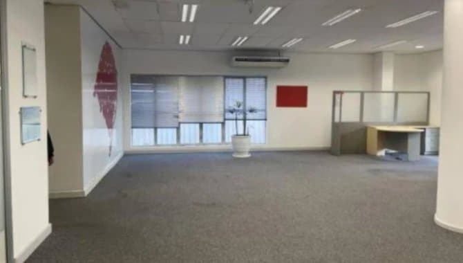 Foto 3 de 7: Comercial em leilão em Pelotas - RS, bairro Centro — Ex-Agência (Loja 01) - Centro - Pelotas - RS