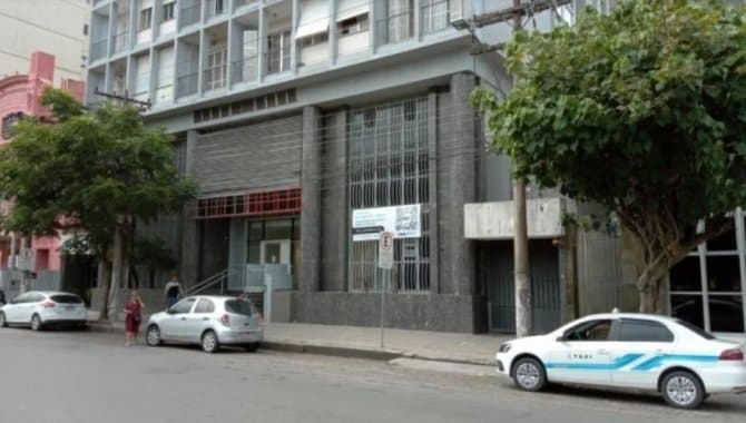 Foto 2 de 7: Comercial em leilão em Pelotas - RS, bairro Centro — Ex-Agência (Loja 01) - Centro - Pelotas - RS