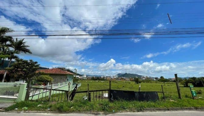 Foto 1 de 11: Terreno em leilão em Biguaçu - SC — Área 21.293 m² - Fundos - Biguaçu - SC