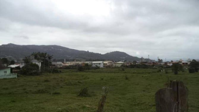Foto 11 de 11: Terreno em leilão em Biguaçu - SC — Área 21.293 m² - Fundos - Biguaçu - SC