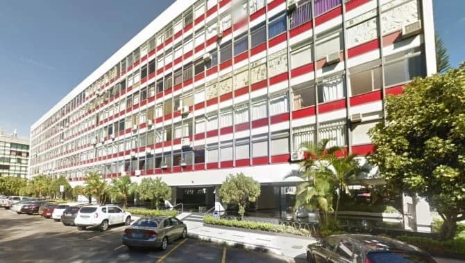 Foto 1 de 3: Apartamento em leilão em Brasília - DF, bairro Asa Sul — Apartamento 156 m² (01 vaga) - Asa Sul - Brasília - DF