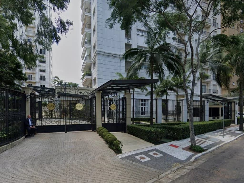 Foto 4 de 6: Apartamento em leilão em São Paulo - SP, bairro Panamby — Apartamento 697 m² (5 Vagas) - Ao lado do Parque Burle Marx - Panamby - São Paulo - SP
