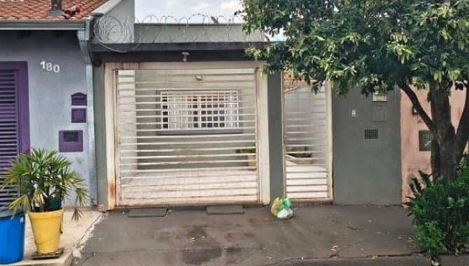 Foto 1 de 2: Casa em leilão em Ribeirão Preto - SP, bairro Recreio Anhangüera — Casa 62 m² - Ribeirão Preto-SP - Rua Sebastião Martins Vianna, 176 - Anhanguera