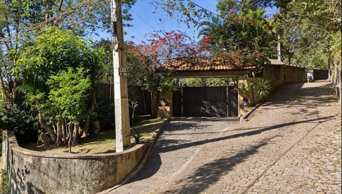 Foto 1 de 2: Casa em leilão em Mairiporã - SP, bairro Roseira — Casa 702 m² - Mairiporã-SP - Alameda Pau-Incenso, 18 - esquina com Alameda Ipê Amarelo - Chácaras 16, 17 e 18 da Qd. J - Roseira