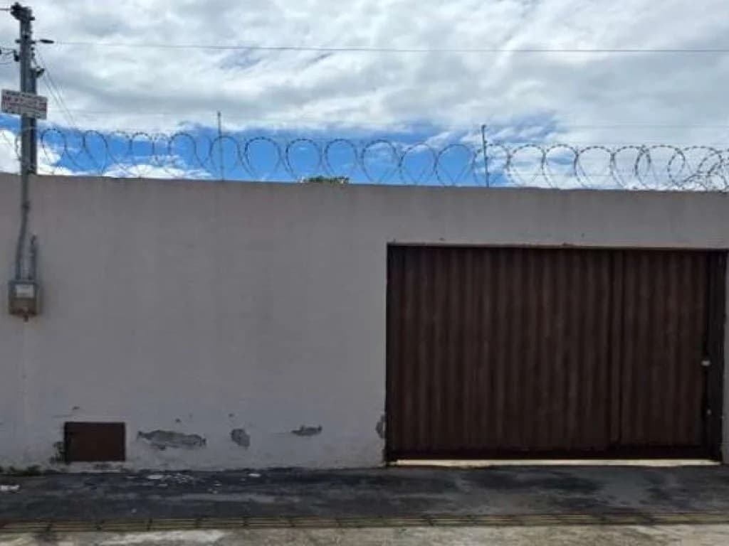 Foto 2 de 2: Casa em leilão em Aparecida De Goiânia - GO — Casa 180 m² - Aparecida de Goiânia-GO - Rua Goiás - Lt. 15 da Qd. 07 - Setor Comendador Walmor