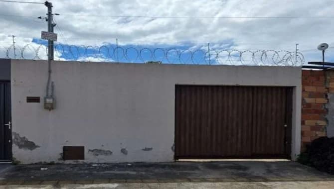 Foto 1 de 2: Casa em leilão em Aparecida De Goiânia - GO — Casa 180 m² - Aparecida de Goiânia-GO - Rua Goiás - Lt. 15 da Qd. 07 - Setor Comendador Walmor