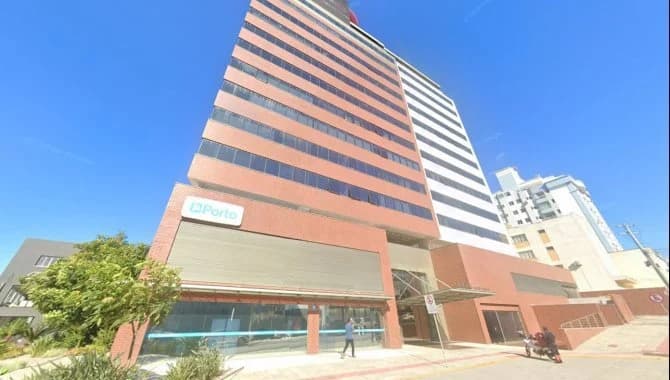 Foto 1 de 3: Comercial em leilão em Florianópolis - SC, bairro Estreito — Loja 209 m² (no Edifício Céu Empresarial) - Estreito - Florianópolis - SC