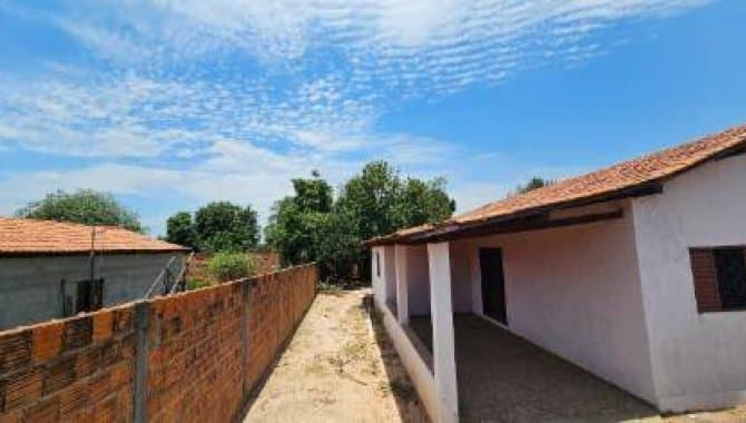 Foto 7 de 18: Casa em leilão em Urucuia - MG, bairro Centro — Casa 138 m² - Centro - Urucuia - MG