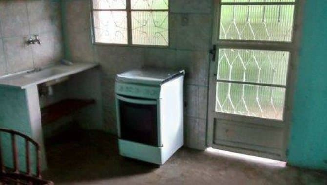 Foto 8 de 15: Casa em leilão em São Gonçalo - RJ, bairro Santa Isabel — Casa em Condomínio 161 m² (01 vaga) - Santa Isabel - São Gonçalo - RJ