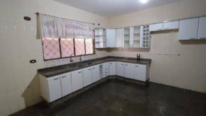 Foto 6 de 40: Casa em leilão em Faxinal - PR, bairro Centro — Casa 350 m² - Centro - Faxinal - PR