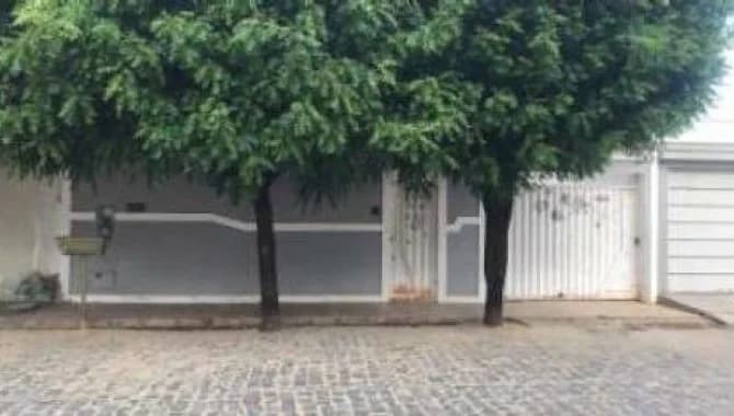 Casa em leilão em Santa Maria Da Vitória - BA, bairro Centro — Casa 249 m² - Centro - Santa Maria da Vitória - BA