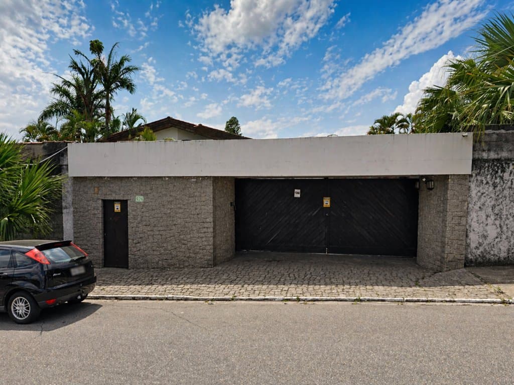 Foto 2 de 4: Casa em leilão em Sorocaba - SP, bairro Jardim Saira — Casa 1.222 m² em Terreno 6.473 m² - Jardim Saira - Sorocaba - SP