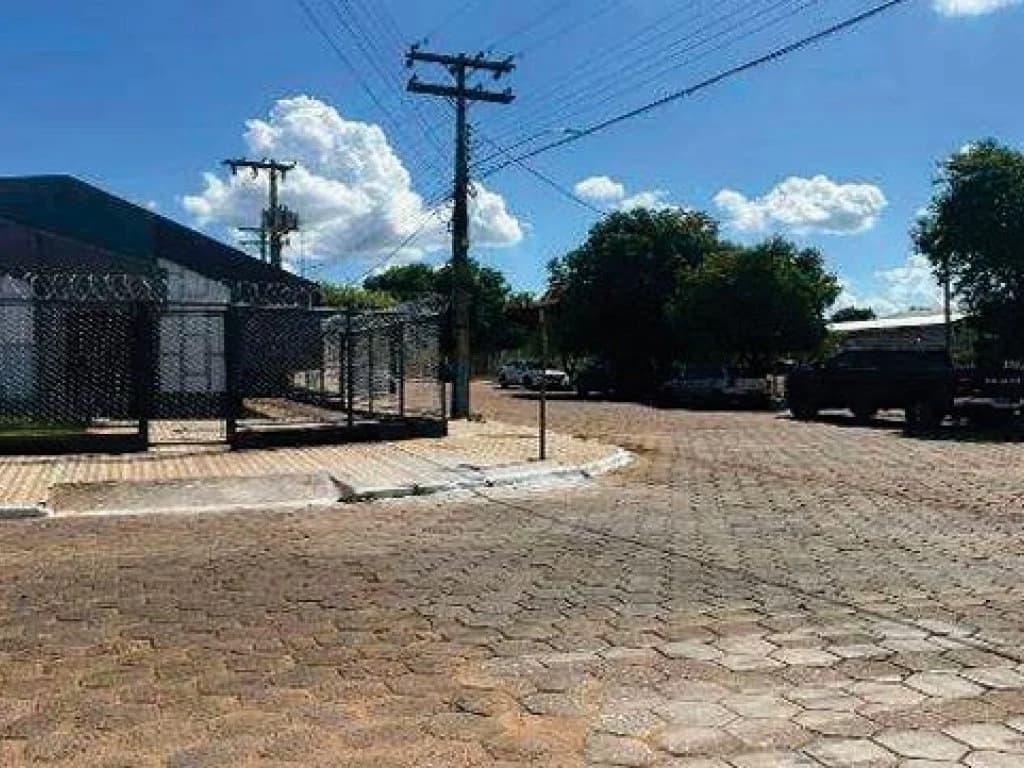 Foto 4 de 8: Comercial em leilão em Mozarlândia - GO, bairro Centro — Imóvel Comercial 420 m² - Centro - Mozarlândia - GO