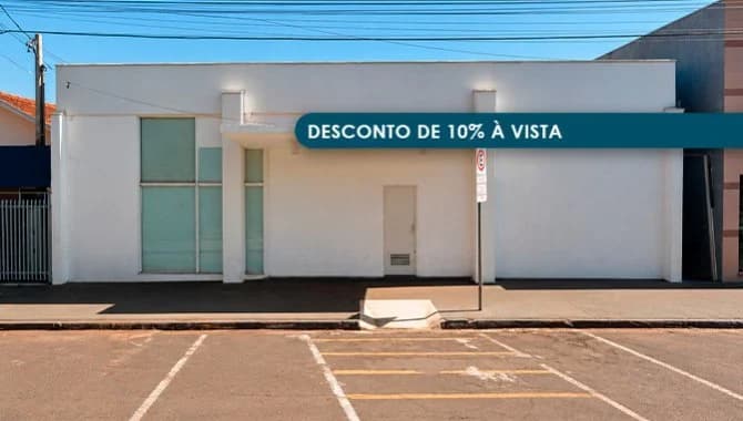 Foto 1 de 5: Comercial em leilão em Sertaneja - PR, bairro Centro — Prédio Comercial 456 m² - Centro - Sertaneja - PR