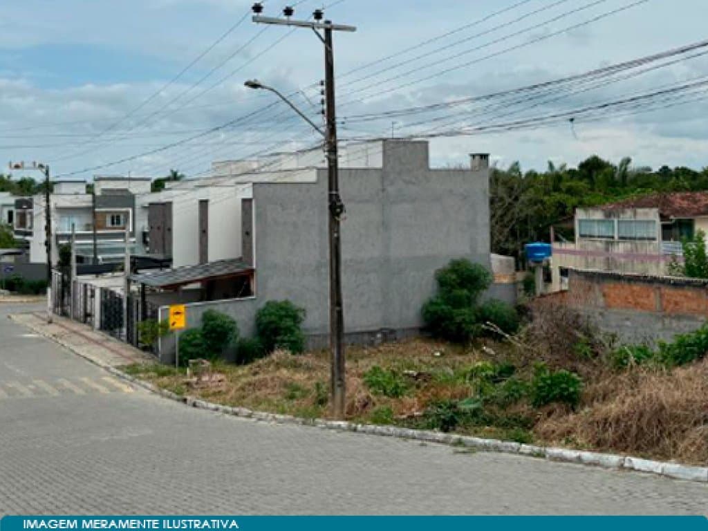 Foto 5 de 5: Terreno em leilão em Balneário Piçarras - SC, bairro Jardim Araxá — Área 6.072 m² com Construções - Jardim Araxá - Catarina - SC