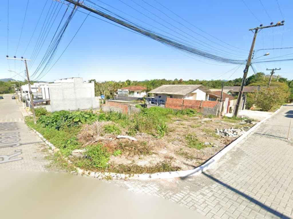 Foto 4 de 5: Terreno em leilão em Balneário Piçarras - SC, bairro Jardim Araxá — Área 6.072 m² com Construções - Jardim Araxá - Catarina - SC