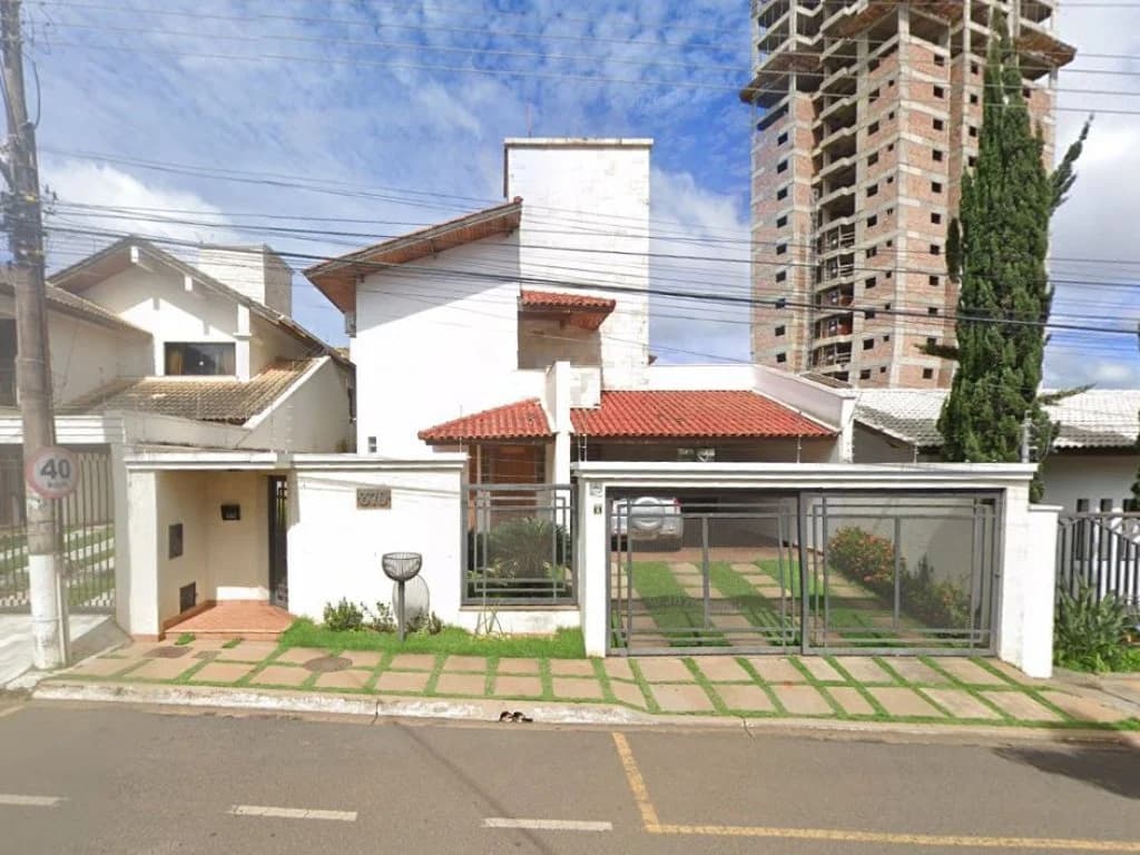 Foto 2 de 2: Casa em leilão em Araxá - MG, bairro Arasol — Casa 460 m² - Araxá-MG - Av. João Moreira Salles, 370 - Arasol