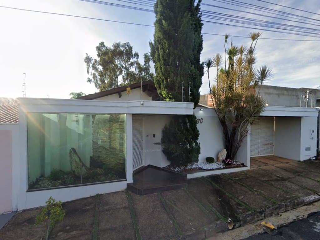 Foto 2 de 3: Casa em leilão em Araxá - MG, bairro Vila Verde — Casa 228 m² - Vila Verde - Araxá - MG