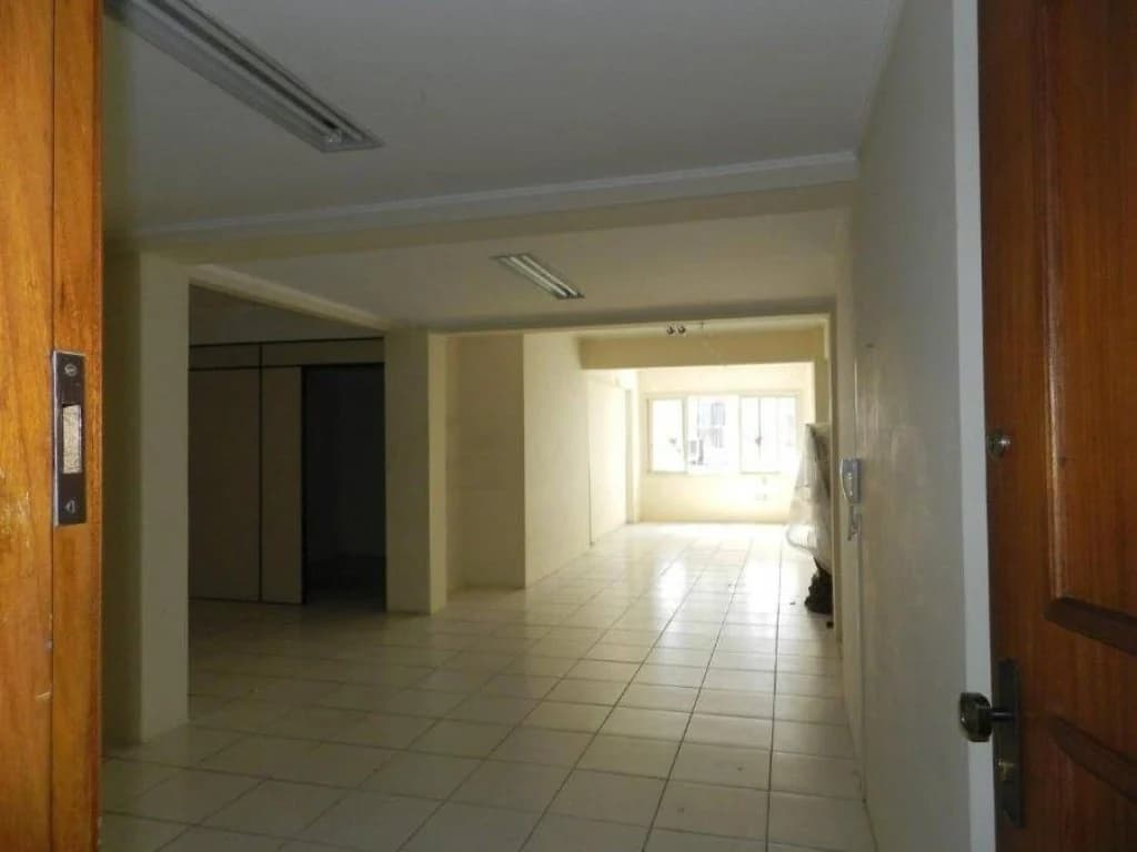 Foto 30 de 68: Comercial em leilão em Porto Alegre - RS, bairro Independência — Sala Comercial 378 m² - Independência - Porto Alegre - RS