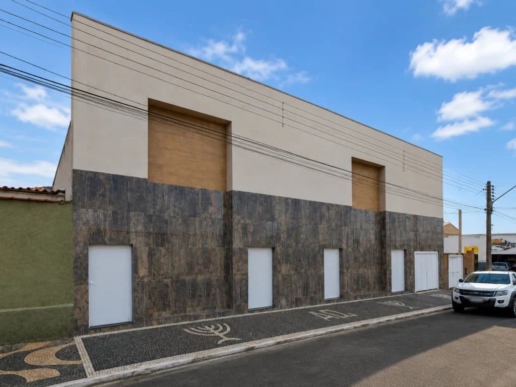 Foto 1 de 15: Comercial em leilão em Conchal - SP, bairro Jardim Peris — Prédio Comercial 715 m² - Jardim Peris - Conchal - SP