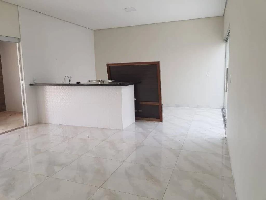 Foto 2 de 30: Casa em leilão em Juara - MT, bairro Centro — Casa 204 m² em Terreno de 525 m² - Centro - Juara - MT