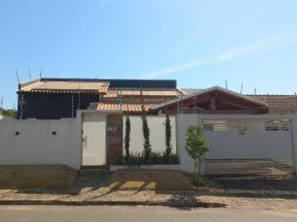 Foto 1 de 30: Casa em leilão em Juara - MT, bairro Centro — Casa 204 m² em Terreno de 525 m² - Centro - Juara - MT