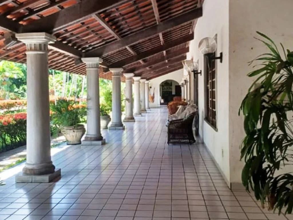 Foto 8 de 10: Casa em leilão em Fortaleza - CE, bairro Barroso — Casa de Alto Padrão em Terreno de 7.832 m² - Barroso - Fortaleza - CE