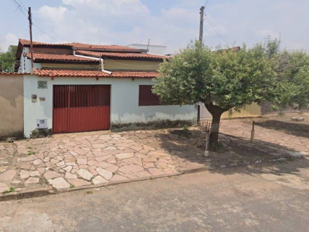 Foto 1 de 3: Casa em leilão em Colinas Do Tocantins - TO, bairro Setor Campinas — Casa, Padrão, 1 Vaga(S) de Garagem