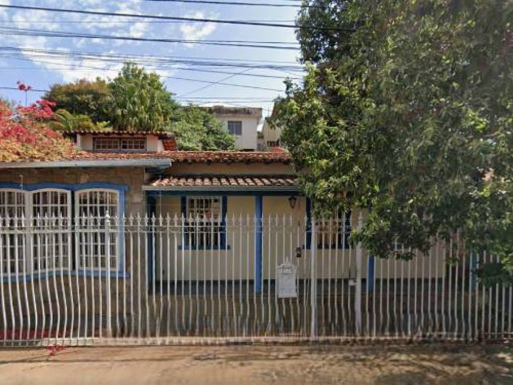 Foto 1 de 9: Casa em leilão em Lavras - MG, bairro Centenário — Casa, Padrão, 1 Vaga(S) de Garagem
