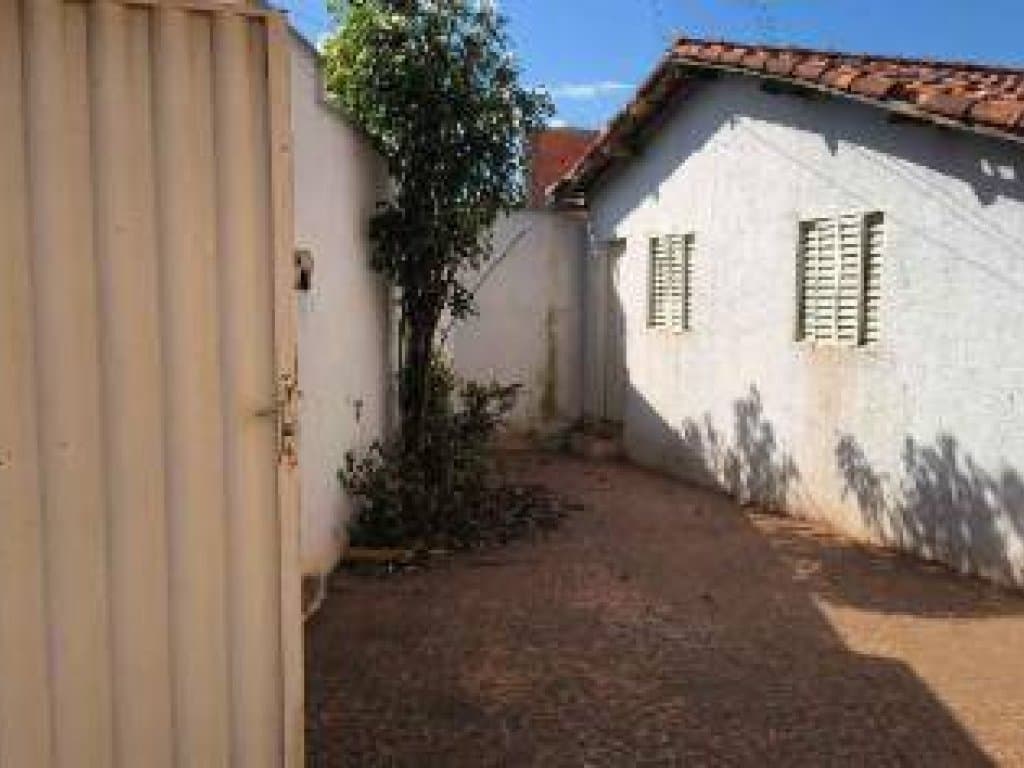 Foto 1 de 27: Casa em leilão em Ituiutaba - MG, bairro Lagoa Azul Ii — Casa, Padrão, 0 Vaga(S) de Garagem