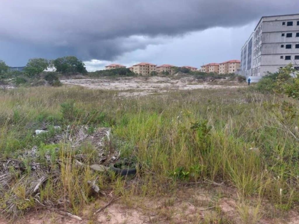Foto 15 de 28: Terreno em leilão em Camaçari - BA — Lote, Padrão, 0 Vaga(S) de Garagem