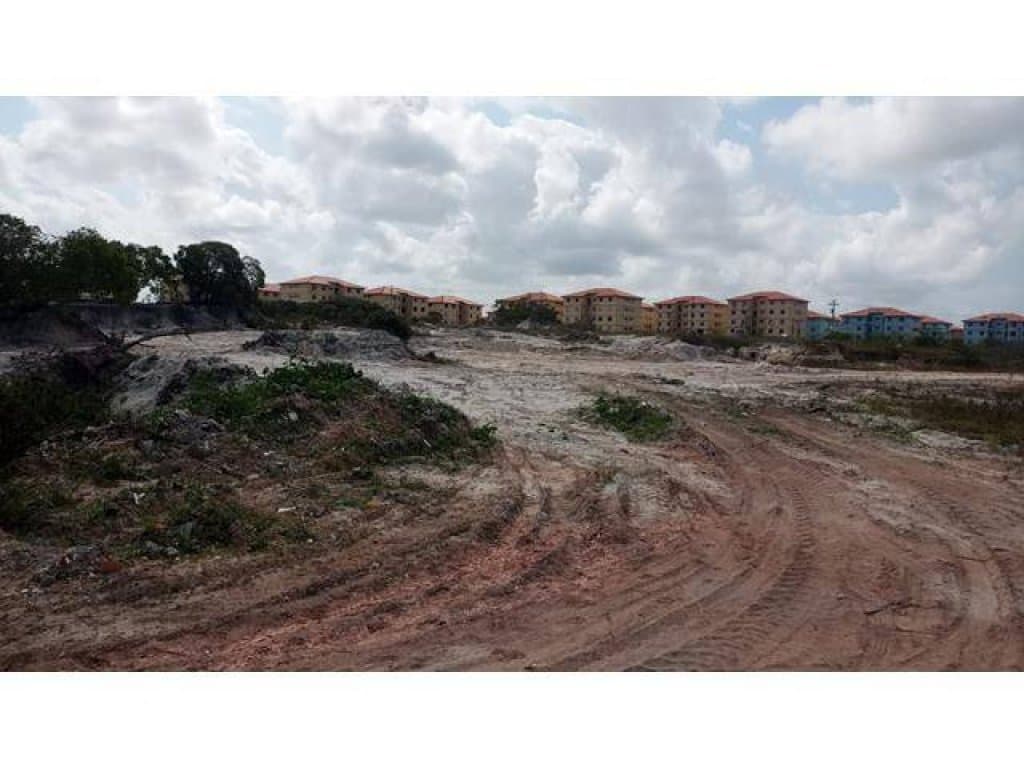 Foto 24 de 28: Terreno em leilão em Camaçari - BA — Lote, Padrão, 0 Vaga(S) de Garagem