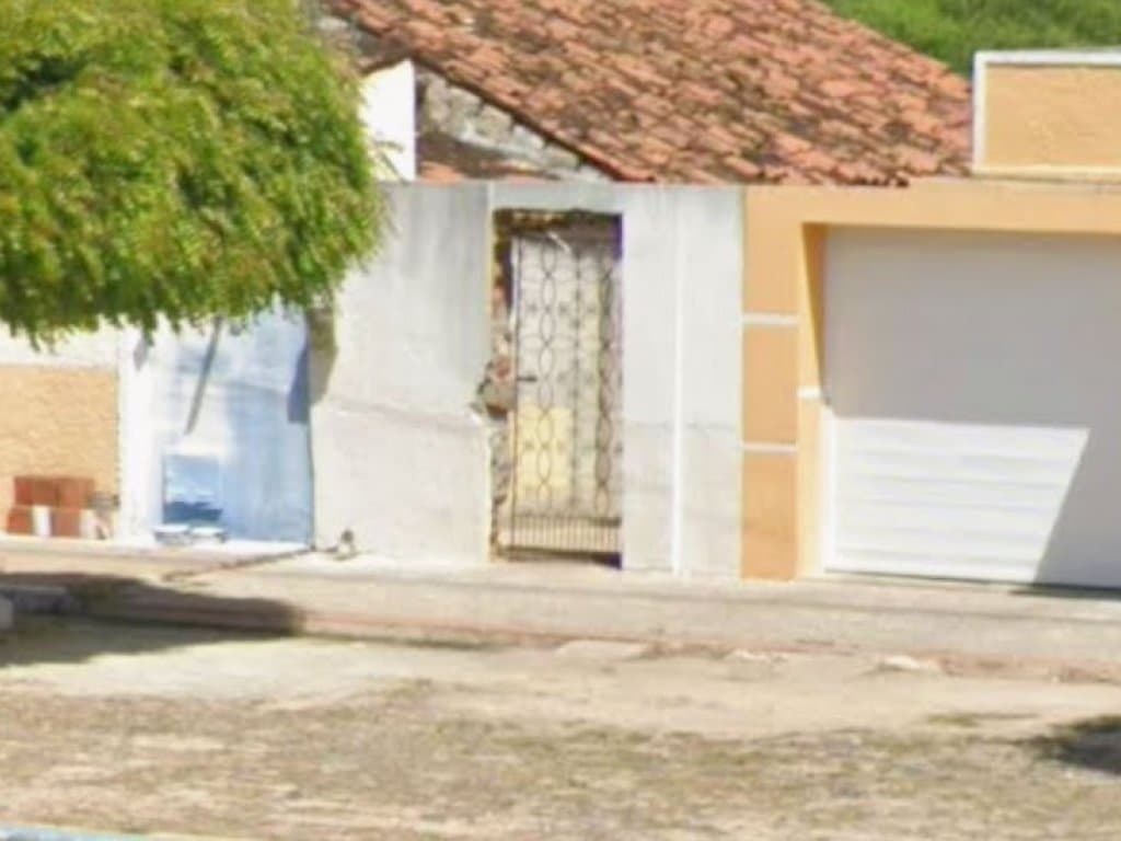 Casa em leilão em Independência - CE, bairro Centro — Casa 159 m² - Independência-CE - Av. Sete de Setembro, 666A - Centro