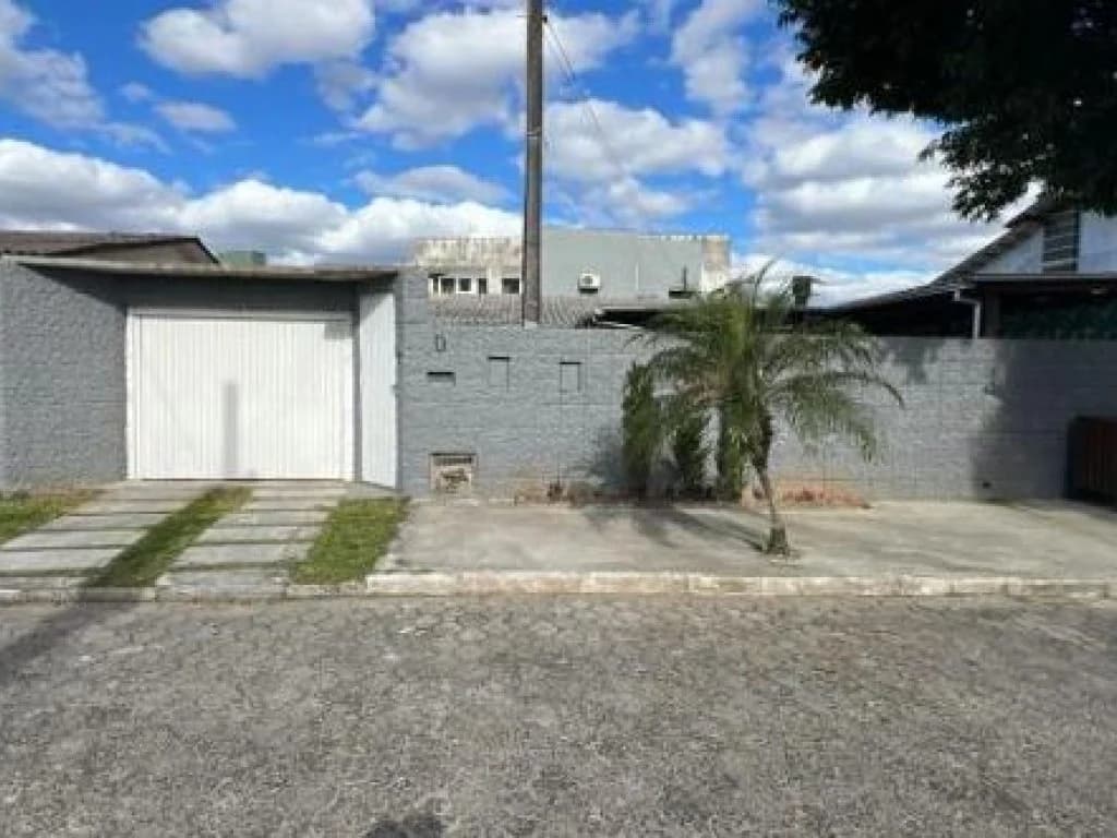 Casa em leilão em Criciúma - SC, bairro Vila Francesa — Casa 202 m² - Criciúma-SC - Rua Ary Faraco, 30 - Vila Francesa