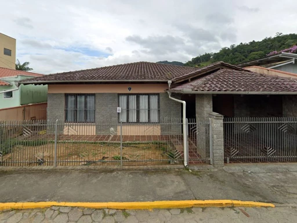 Casa em leilão em Rio Do Sul - SC, bairro Canoas — Casa 175 m² - Rio do Sul-SC - Rua Voluntários da Pátria, 169/203 - Canoas