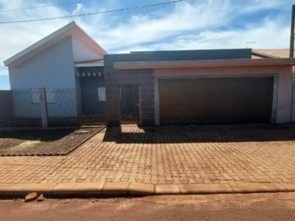 Casa em leilão em Londrina - PR, bairro Jardim Paraná — Casa 243 m² - Assis Chateaubriand-PR - Av. Londrina, 747 - Jardim Paraná