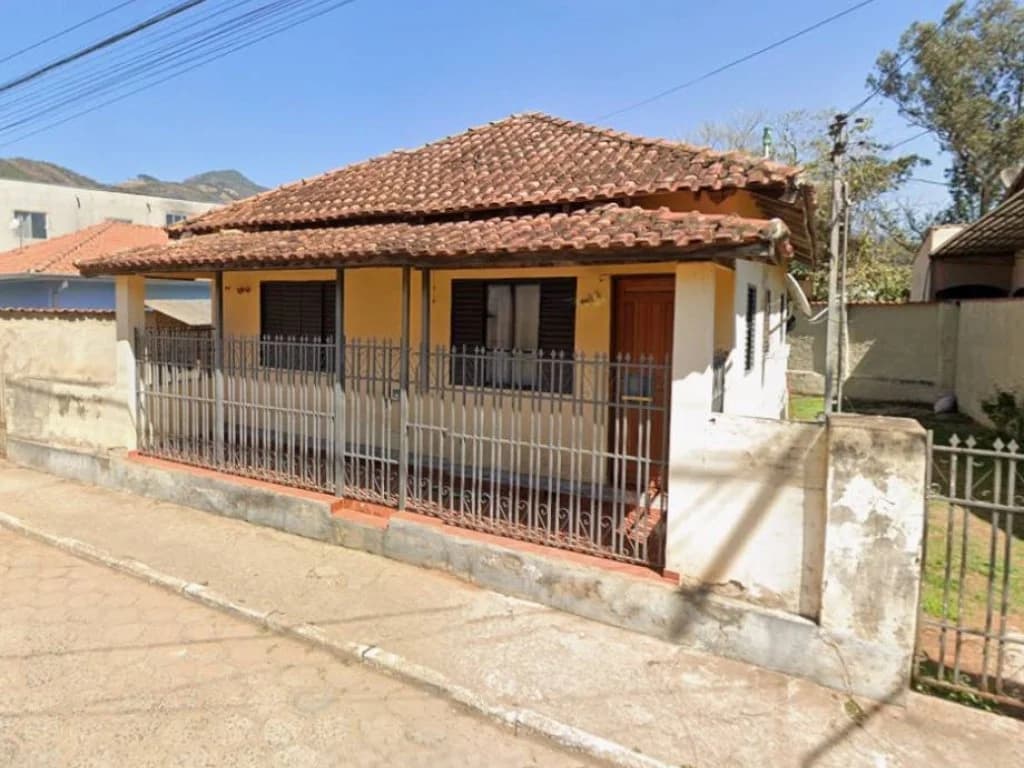 Foto 4 de 6: Casa em leilão em Piranguçu - MG, bairro Centro — Casa, Padrão, 1 Vaga(S) de Garagem